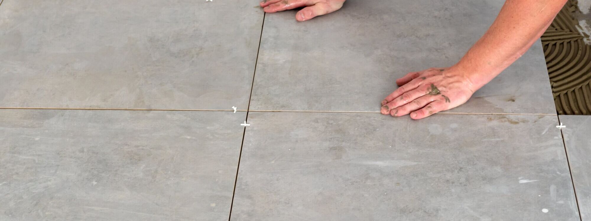 CARRELEUR 2000X750 | GB Baticenter 4 idées créatives pour utiliser le carrelage de grands formats dans de petits espaces Bouxwiller