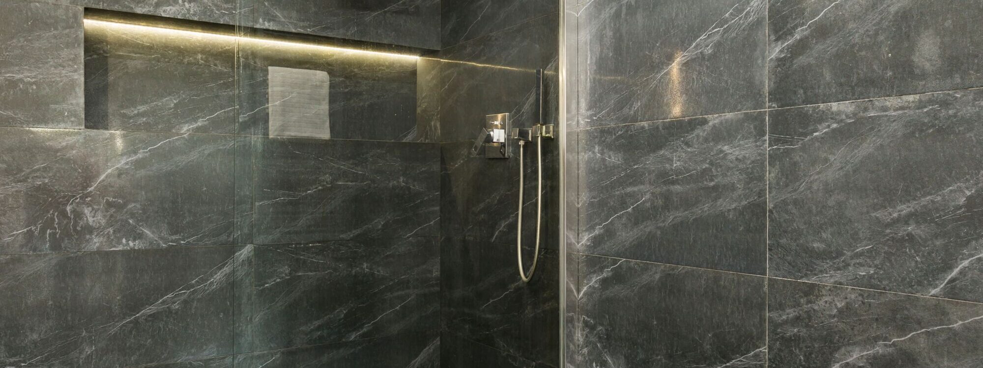 PLAFOND TENDU 2000X750 | GB Baticenter Top 6 astuces pour un carrelage effet marbre résistant dans une salle de bain Forbach