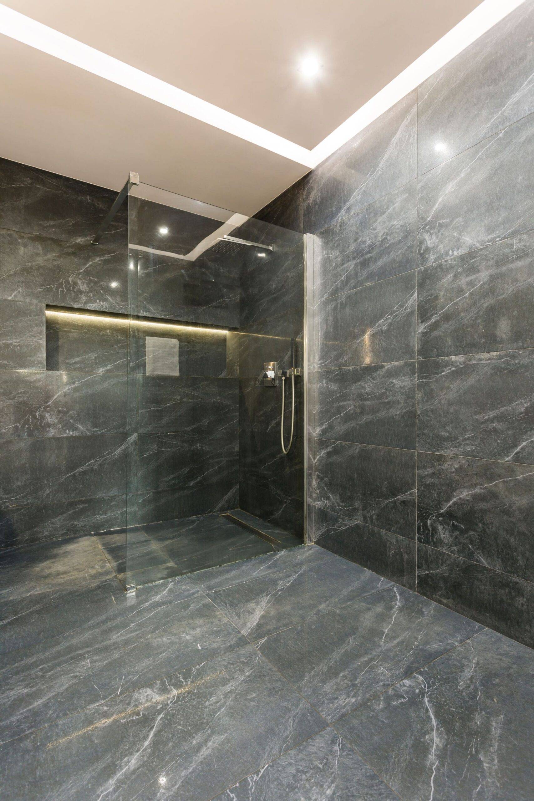 PLAFOND TENDU SCALED | GB Baticenter Pose de plafond tendu pour votre intérieur à Rohrbach-lès-Bitche près de Sarreguemines Sarralbe 1