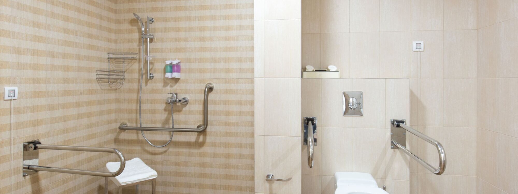 SALLE BAIN PMR 2000X750 | GB Baticenter Quelles sont les normes actuelles en accessibilité pour une salle de bain PMR ? Behren-lès-Forbach