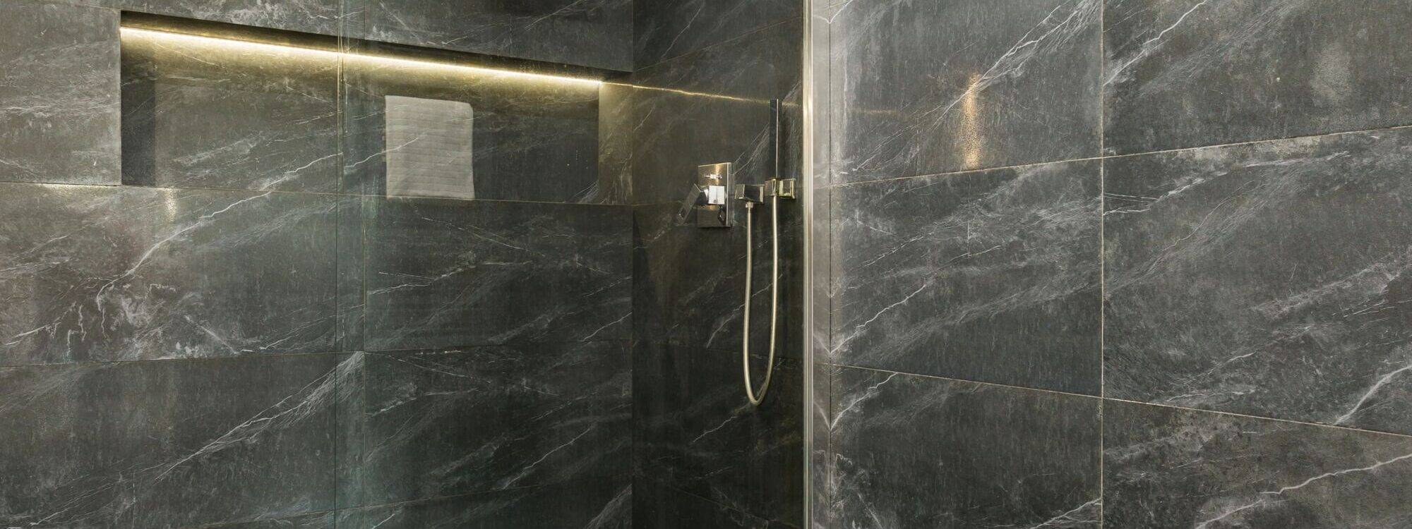 Top 6 astuces pour un carrelage effet marbre résistant dans une salle de bain Forbach
