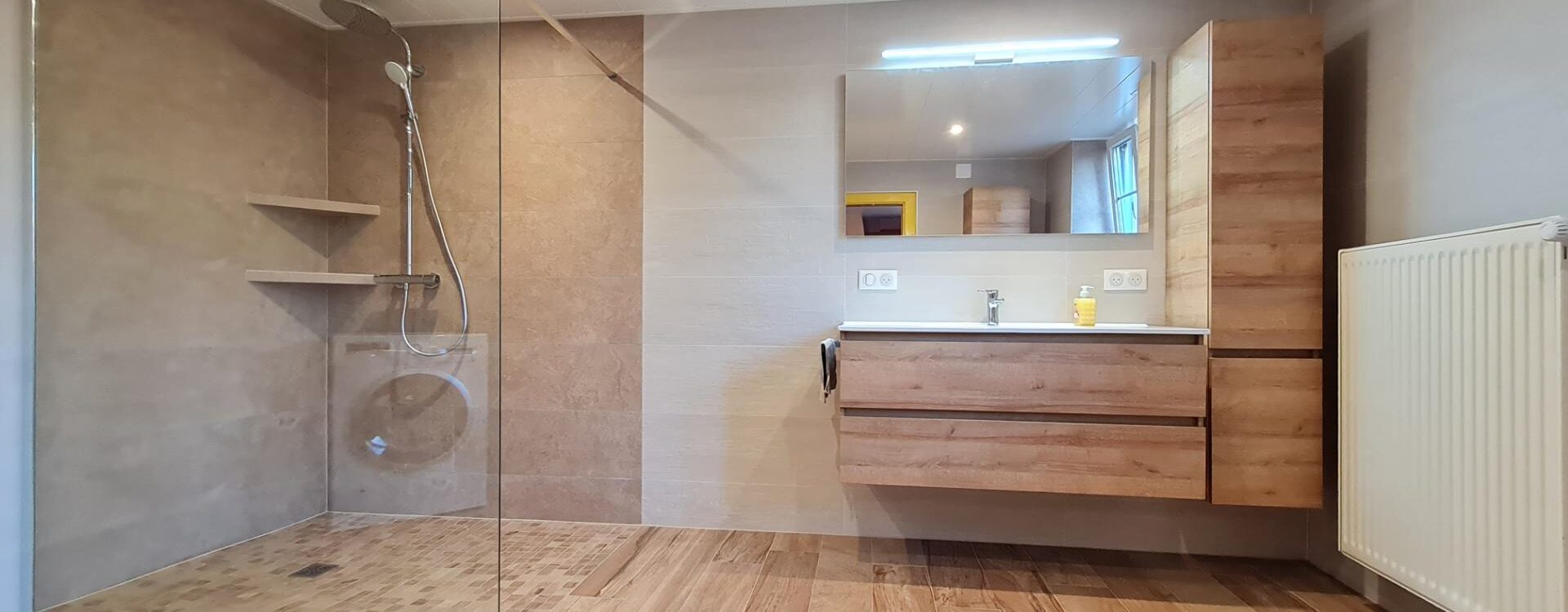 RENOVATION SALLE DE BAINS GB BATICENTER 1 1920X750 | GB Baticenter Comment choisir les couleurs et les textures dans une salle de bain clé en main ? Niederbronn-les-Bains