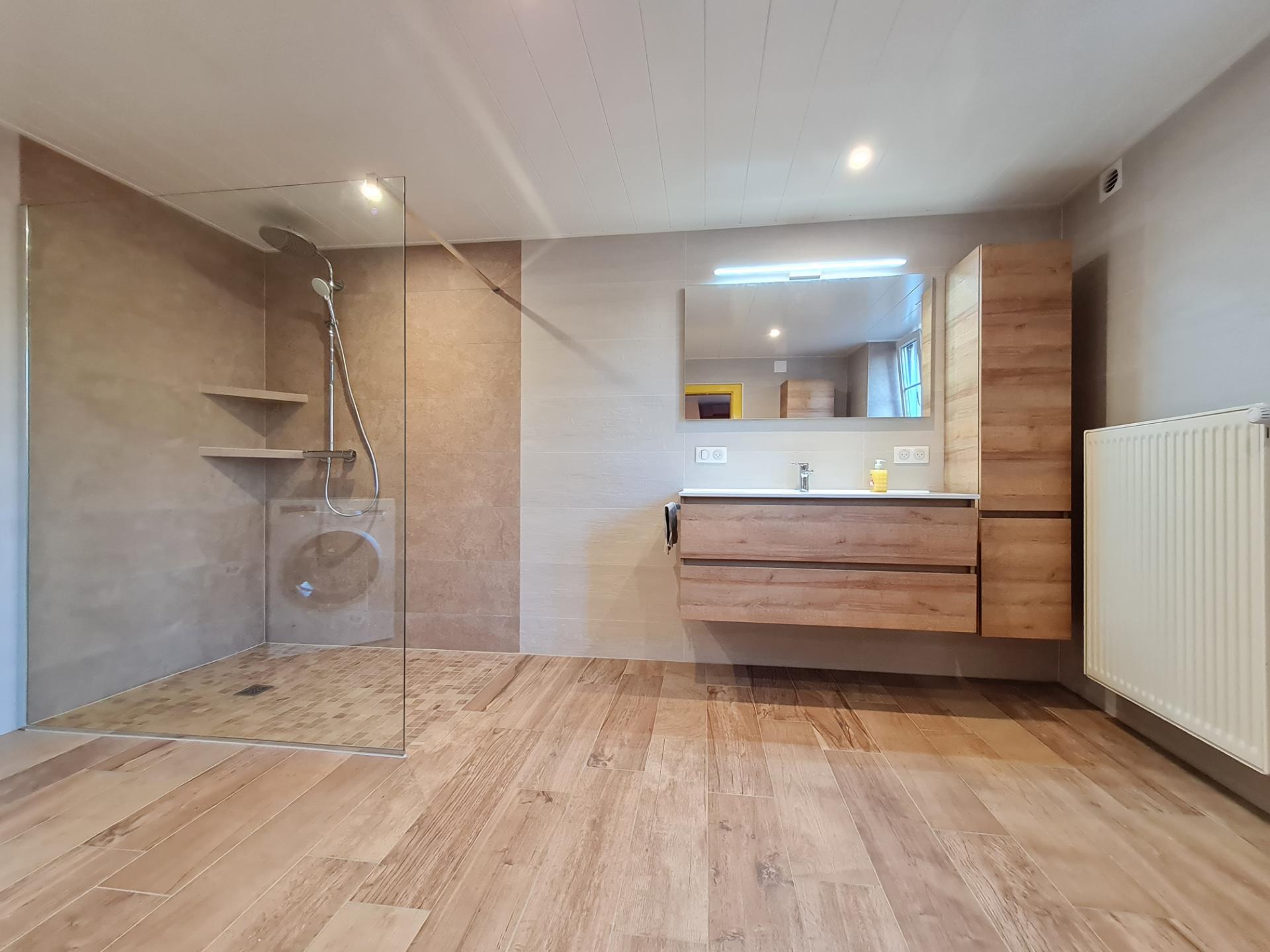 Comment choisir les couleurs et les textures dans une salle de bain clé en main ? Niederbronn-les-Bains