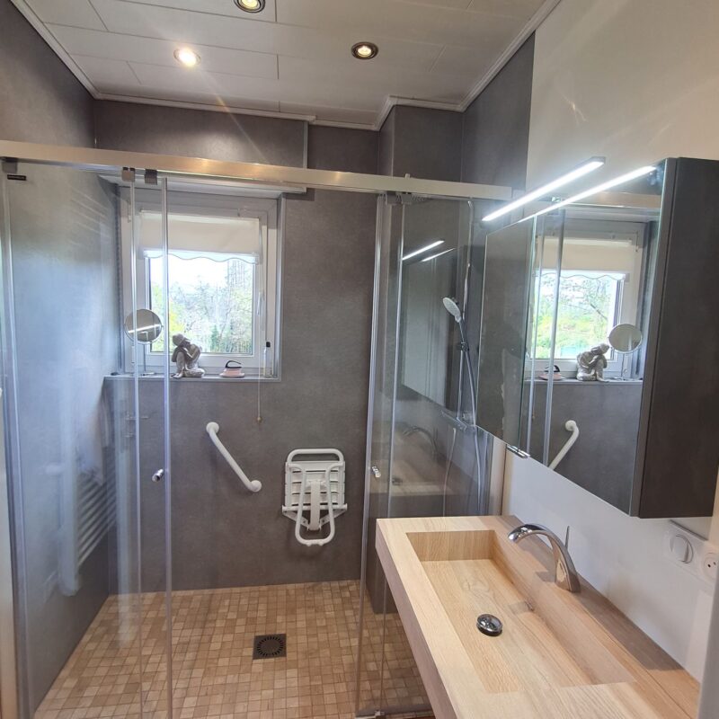 SALLE DE BAIN PMR GB BATICENTER 2 800X800 | GB Baticenter Rénovation et aménagement de salle de bain clé en main à Rohrbach-lès-Bitche près de Forbach Bouxwiller 7