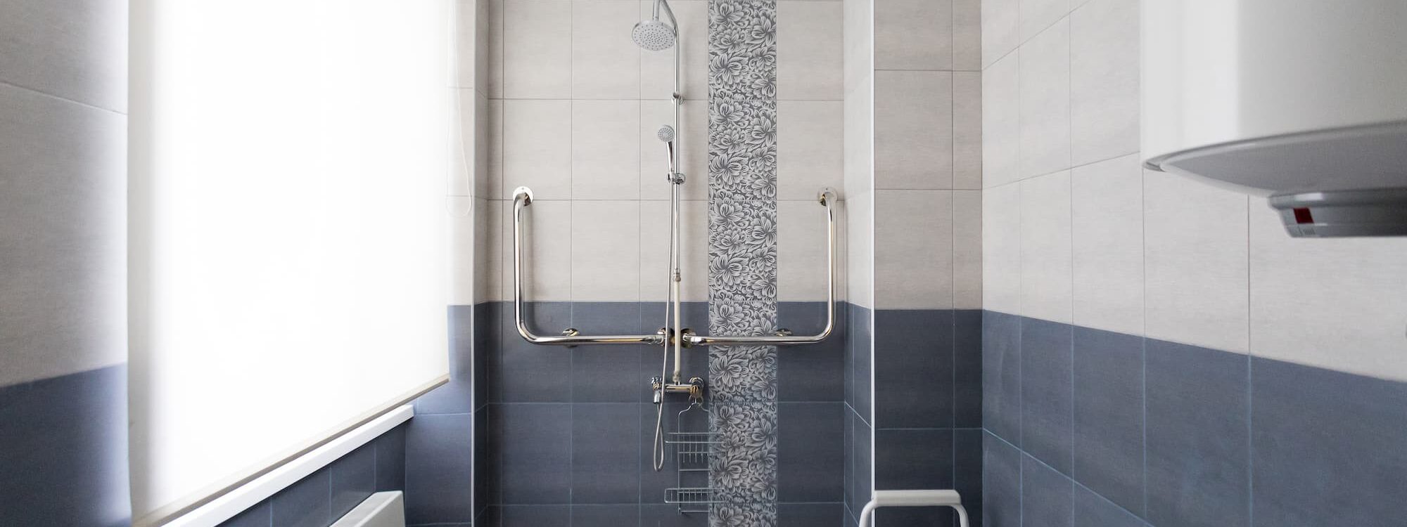 SALLE_DE_BAIN_PMR 2000X750 | GB Baticenter Quels compromis faire entre esthétique et accessibilité dans une salle de bain PMR ? Niederbronn-les-Bains